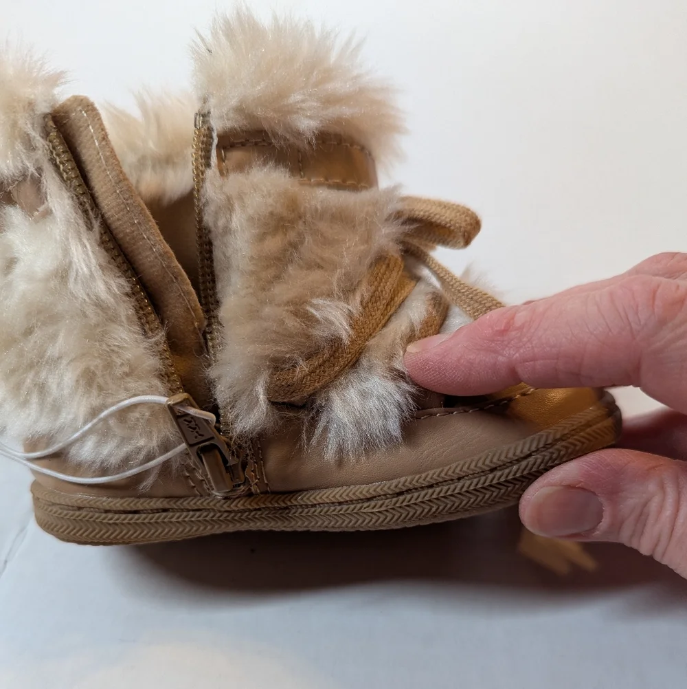 Genuine Kids By Oshkosh Toddler Boots Size 5 BNWT - Picture 9 of 11